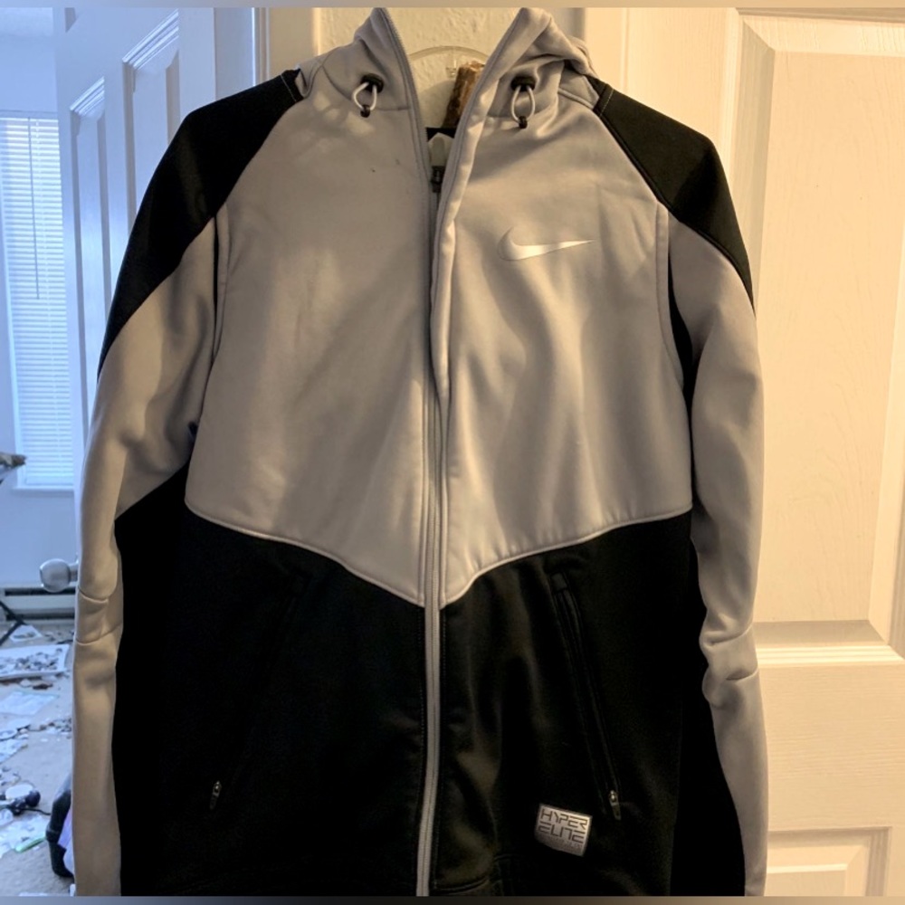 Nike Men’s Hyper Elite zip up hoodie